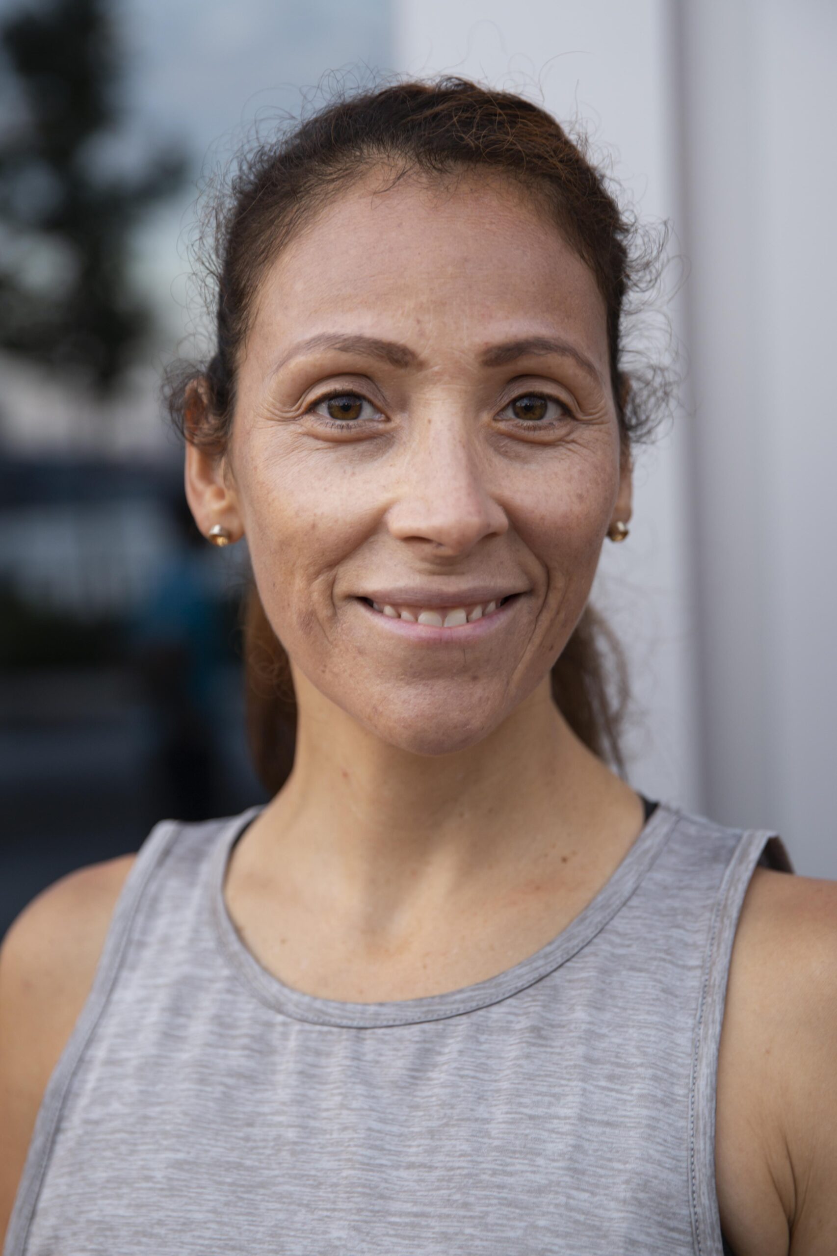 close-up-smiley-woman-outdoors